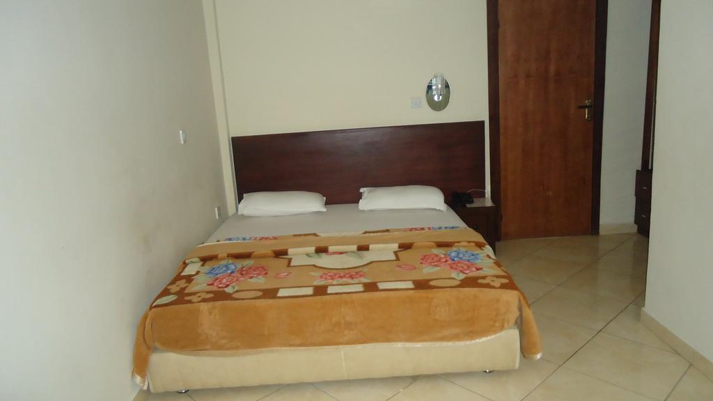 Wadoma Royale Hotel Кумаси Номер фото