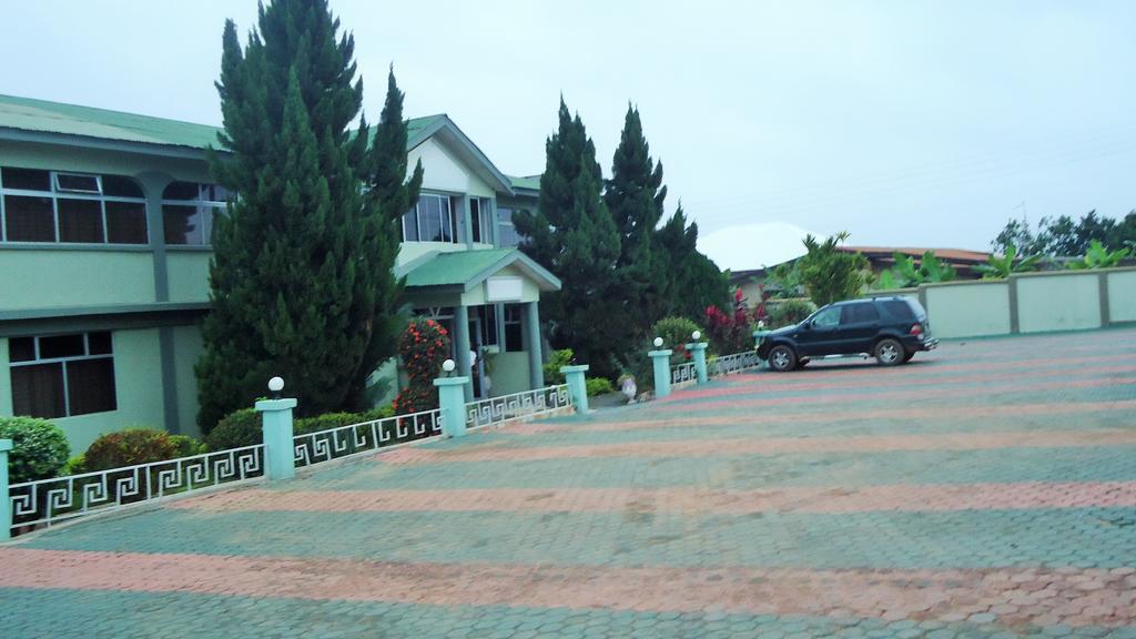 Wadoma Royale Hotel Кумаси Экстерьер фото