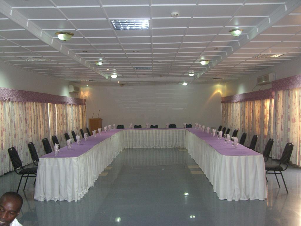 Wadoma Royale Hotel Кумаси Экстерьер фото