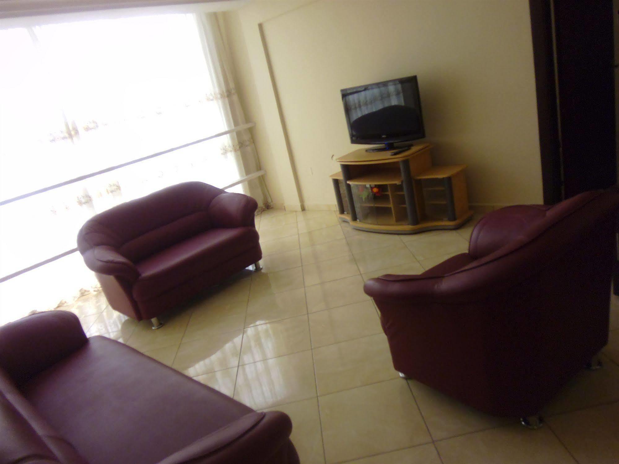 Wadoma Royale Hotel Кумаси Экстерьер фото