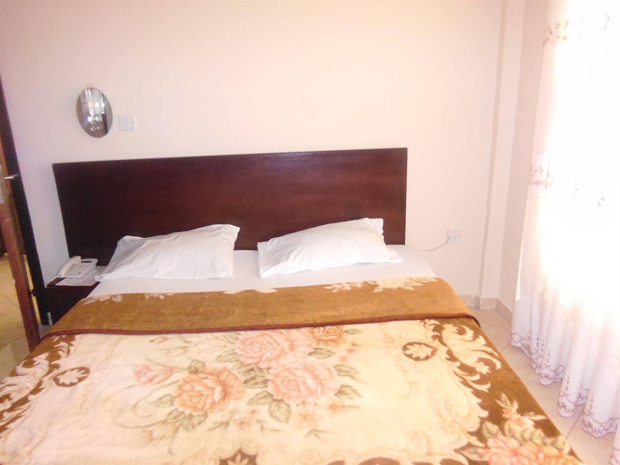 Wadoma Royale Hotel Кумаси Экстерьер фото