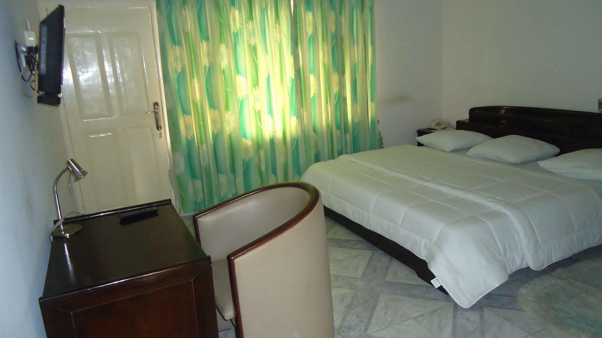 Wadoma Royale Hotel Кумаси Экстерьер фото