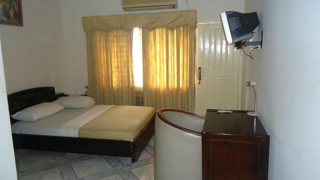 Wadoma Royale Hotel Кумаси Экстерьер фото